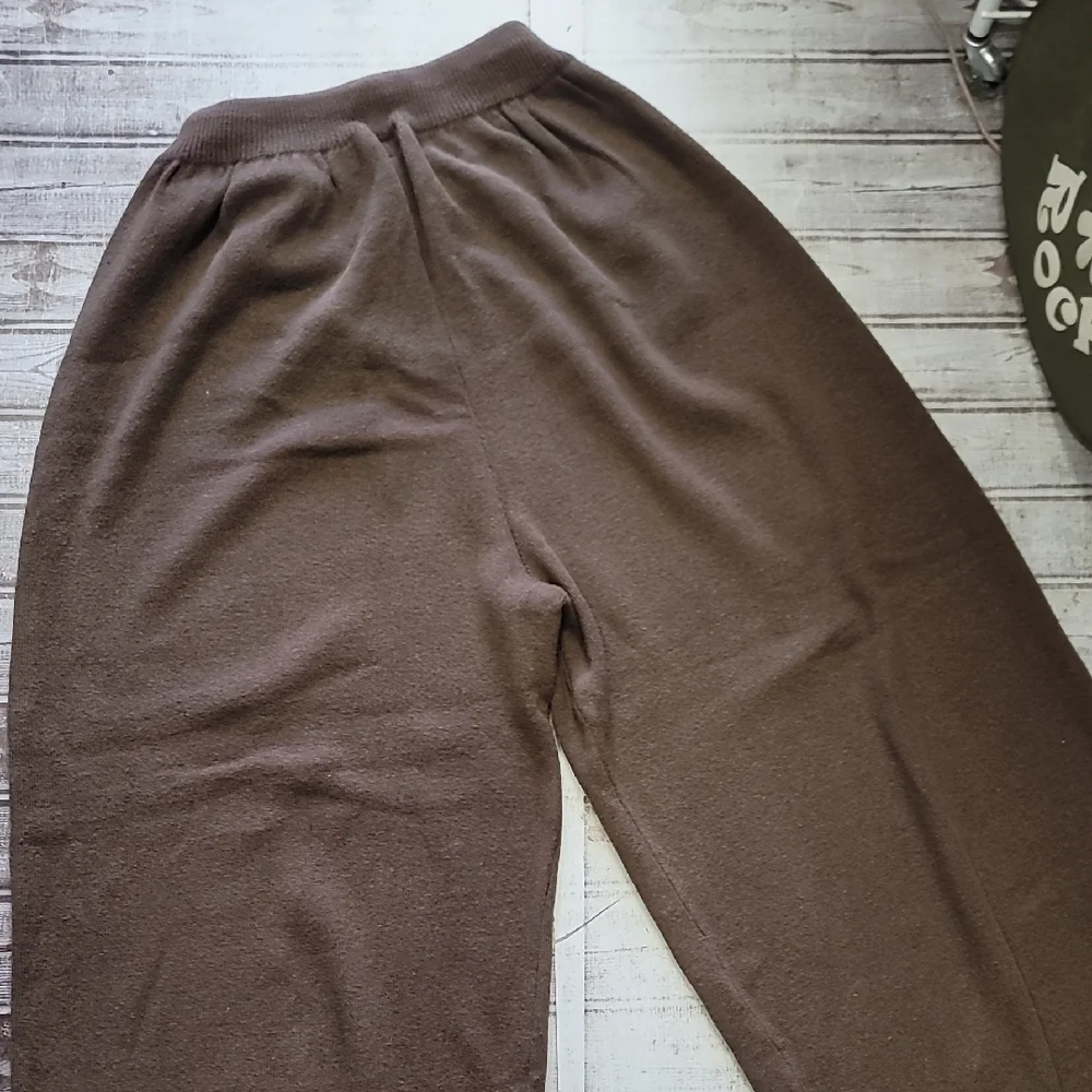 Colours V-Neck Sweater in Brown